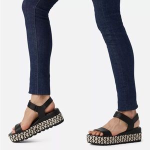 Sorel Flatform Cameron Sandals Size 7